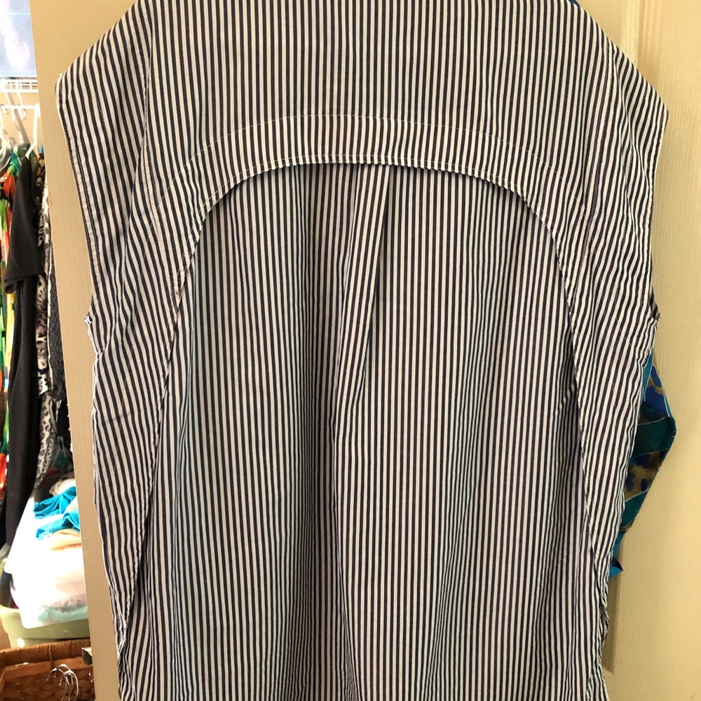 Striped tunic top. Cute detail. Just like new!